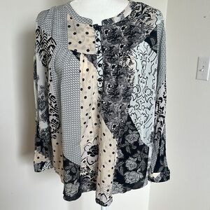 Women's Black and White Patterned Top